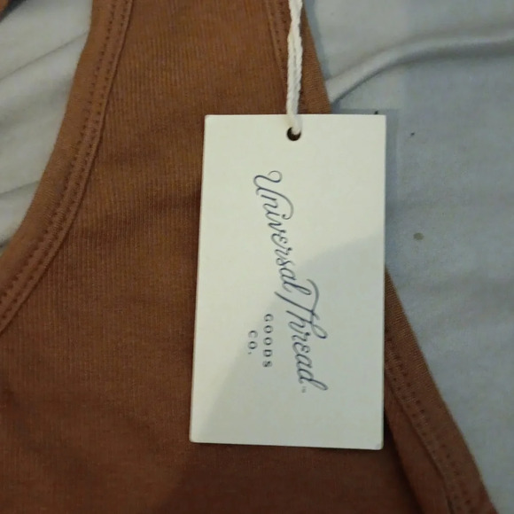 UNIVERSAL THREADS 4XL TANK TOP - Picture 3 of 3